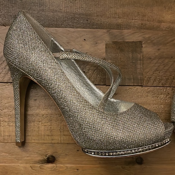 Size 10 Adrianna Papell “Golda” Sparkle Rhinestone platform heels - Picture 9 of 15